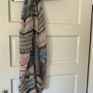 Lightweight scarf new with tags